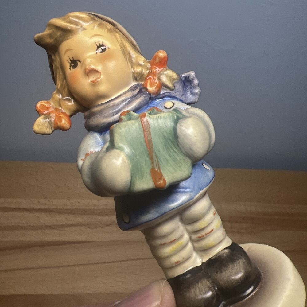 VTG Hummel Goebel Figurine ‘Christmas Time’ Hum 2106 1999 Germany Yuletide